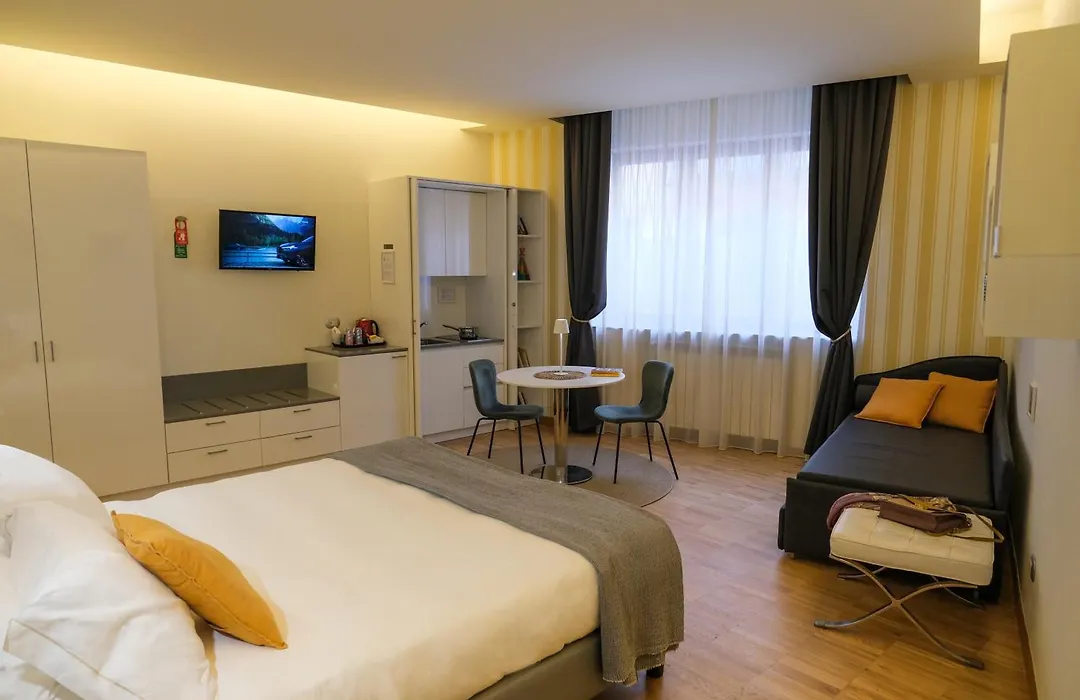 Monza City Rooms & Studios-1