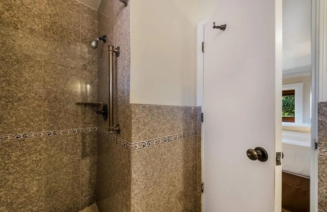 Clarion Collection Carmel Oaks Inn-1