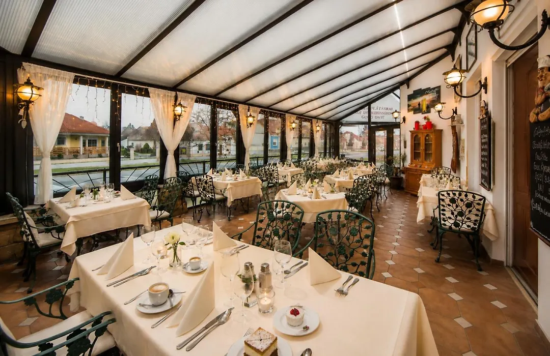 Hotel Piroska-1