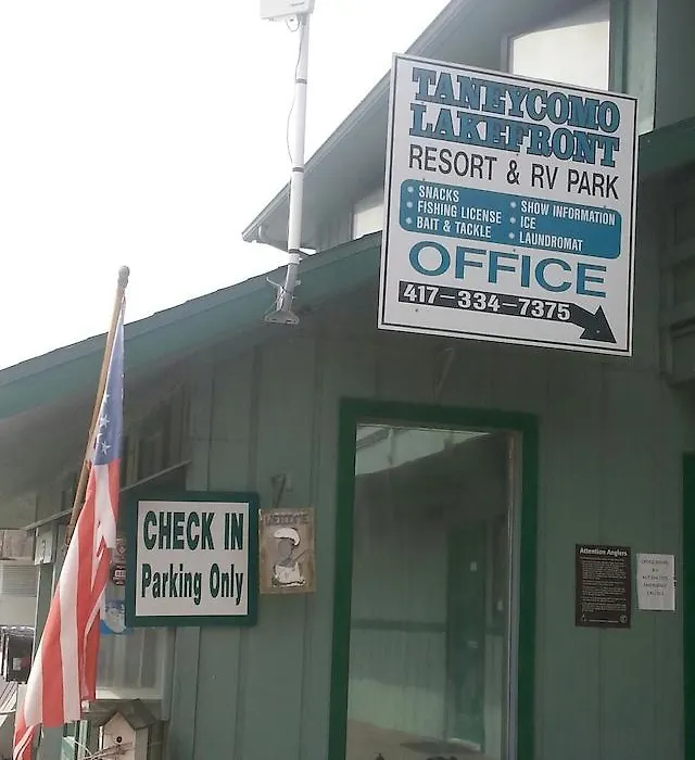 Taneycomo Lakefront Resort-1