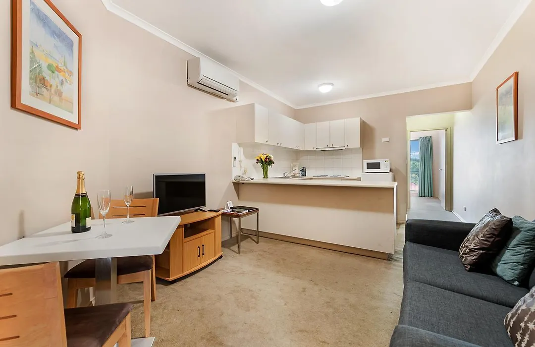 Punt Road Apartment Hotel-1
