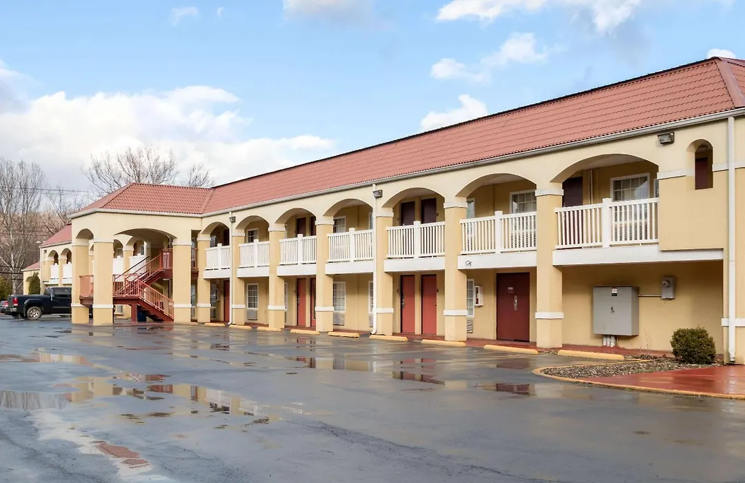 Econo Lodge Huntington - Barboursville University Area-1