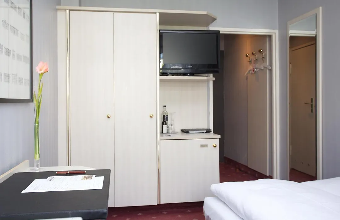 Berlin Plaza Hotel Am Kurfuerstendamm-1