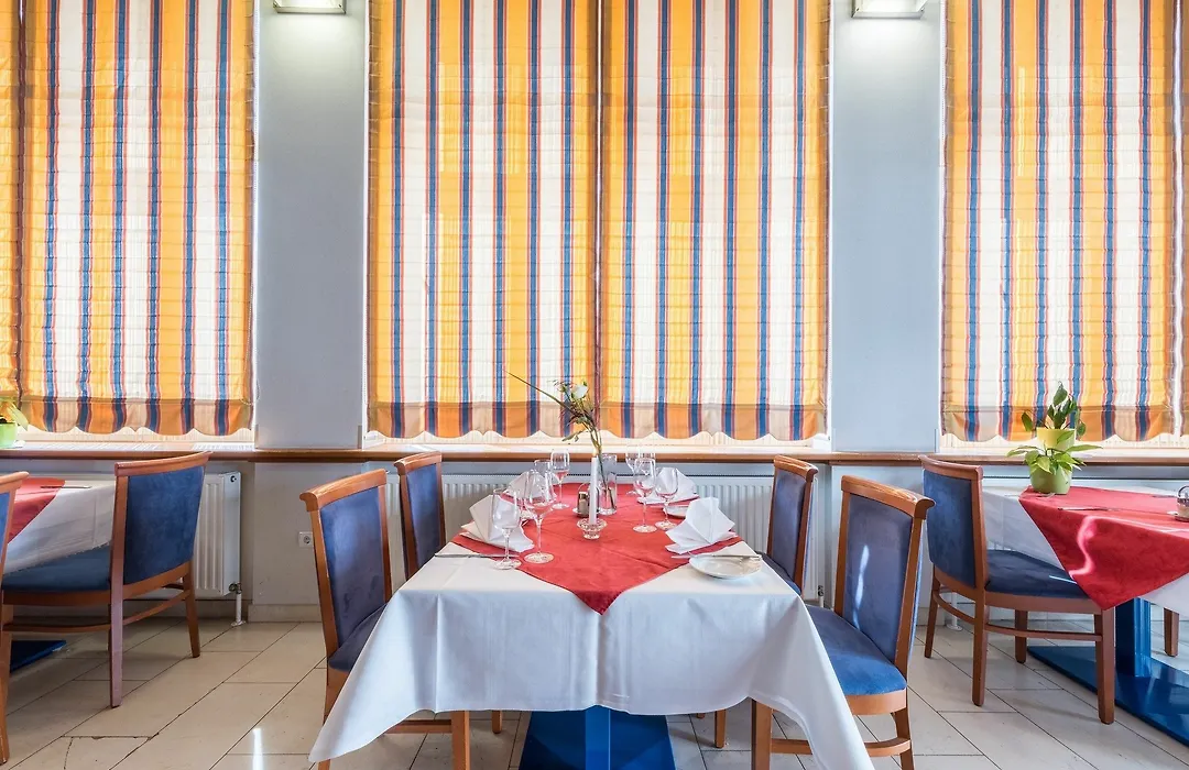 Hotel Paradies-1