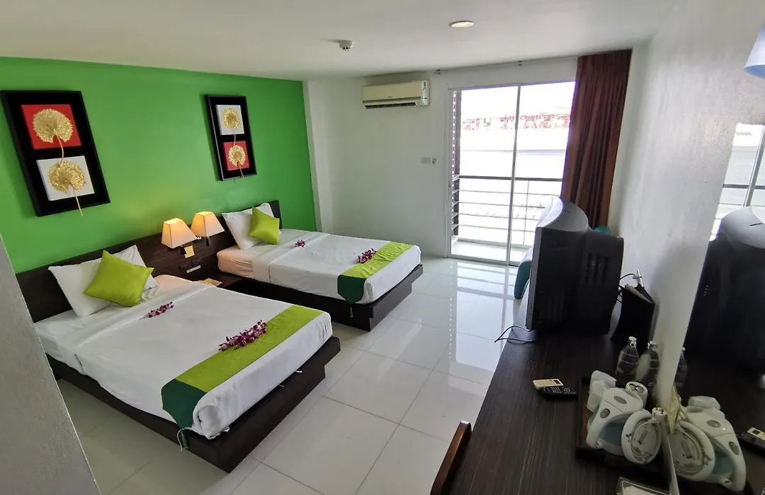 Twin Hotel-1