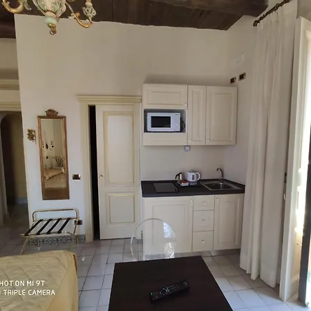 Residenza Del Duca Rooms&Apartments-2