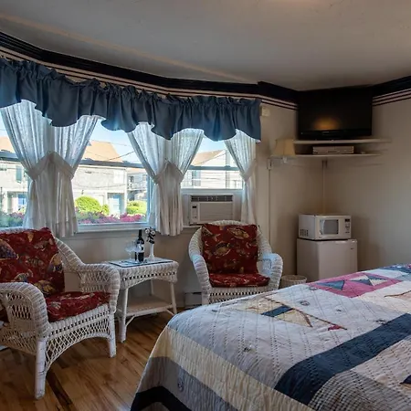 A Cape Cod Ocean Manor Inn-3