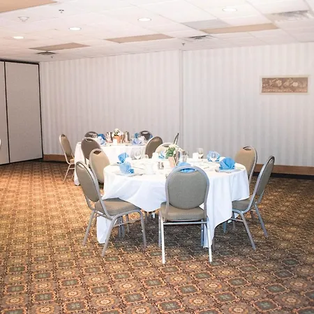 Ramada By Wyndham Uniontown-2