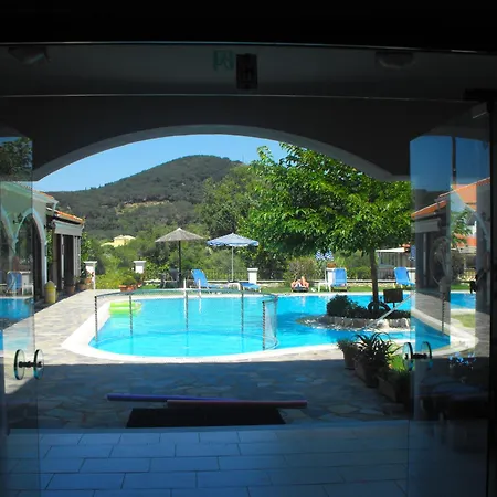 Perros Hotel-3