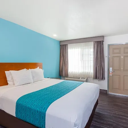 Howard Johnson By Wyndham National City/San Diego South-2