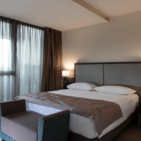 Smart Hotel Holiday-3