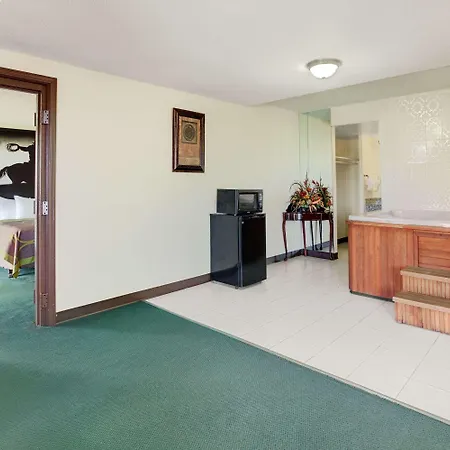Super 8 By Wyndham Norman-2