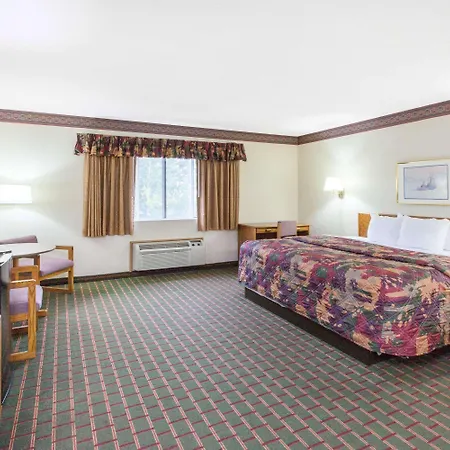 Days Inn By Wyndham Sault Ste Marie Mi-3