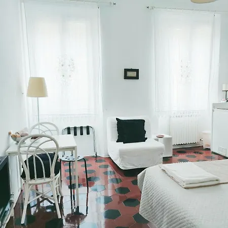 Lucretia House-3