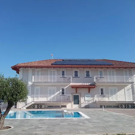 Rosy'S House-2