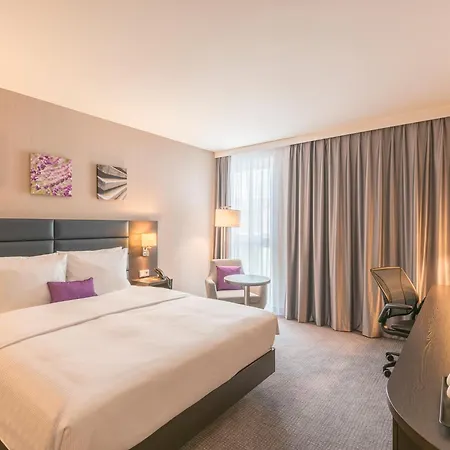 Hilton Garden Inn Frankfurt City Centre-3