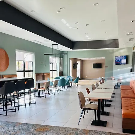 Comfort Suites Cheyenne-2