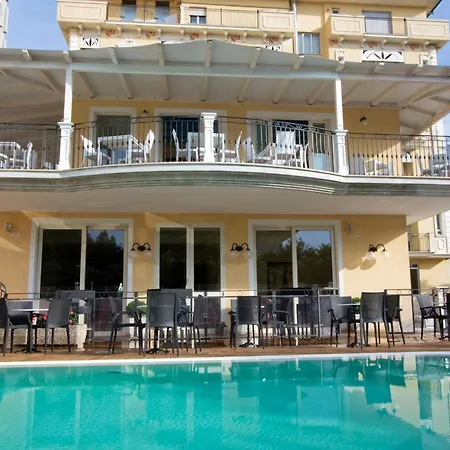Hotel Mocambo piscina, spiaggia e biciclette-3