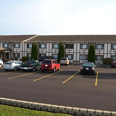 Sky Lodge Inn & Suites - Delavan-2