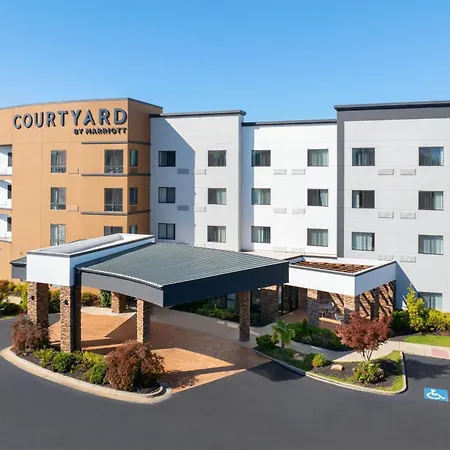 Courtyard By Marriott Auburn-3
