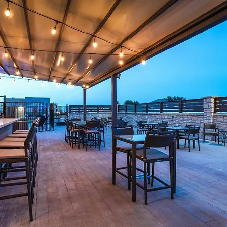 Courtyard Dallas Grand Prairie-3