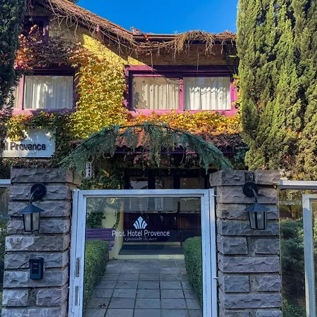 Petit Hotel Provence Gramado-3