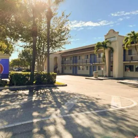 Motel 6 Riviera Beach Fl-3