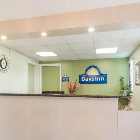 Days Inn By Wyndham San Marcos-3