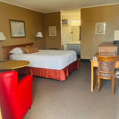 Travelodge By Wyndham Moose Jaw-3