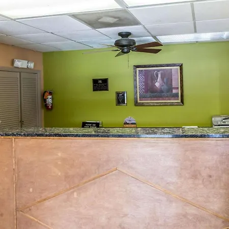 Econo Lodge Biltmore-3