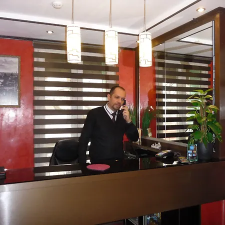 Hotel Des Buttes Chaumont-3