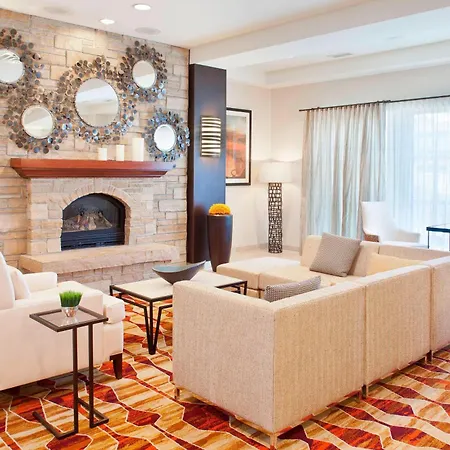 Courtyard By Marriott Pueblo-2