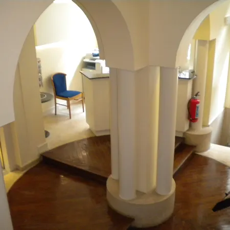 Hotel Queen Mary-2