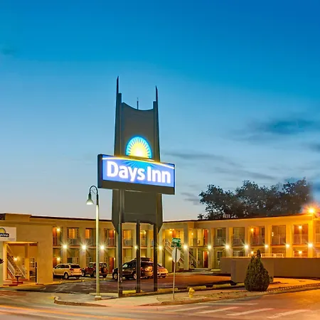 Days Inn By Wyndham Albuquerque Downtown-3