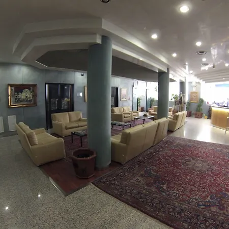 Benny Hotel-2