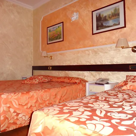 Benny Hotel-3