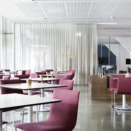 Comfort Hotel Square-3