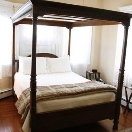 The Coolidge Corner Guest House: A Brookline Bed And Breakfast-2