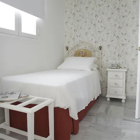 Basic Hotel Puerta De Sevilla-3
