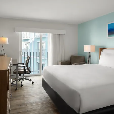 Courtyard By Marriott Nassau Downtown/Junkanoo Beach-2