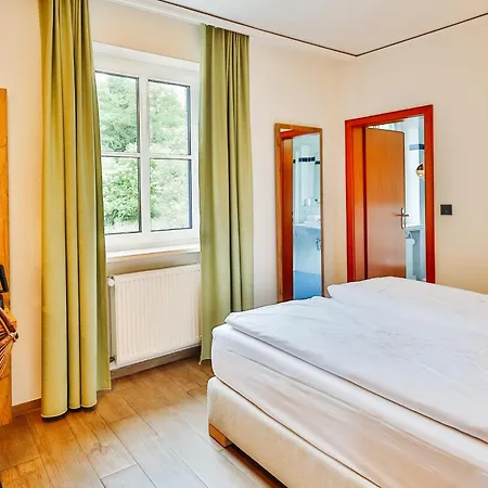 Landhotel Kauzenberg-3