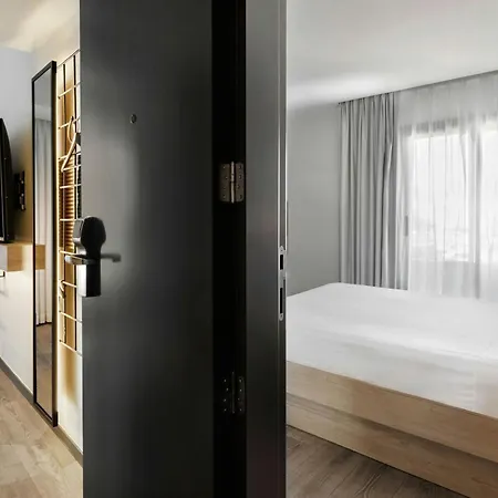 Moxy Barcelona-2