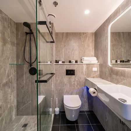 Distinction Te Anau Hotel & Villas-3