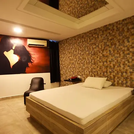 Luna Motel (Adults Only)-3
