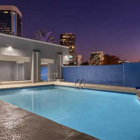 Holiday Inn Express & Suites Phoenix - Midtown, An Ihg Hotel-3