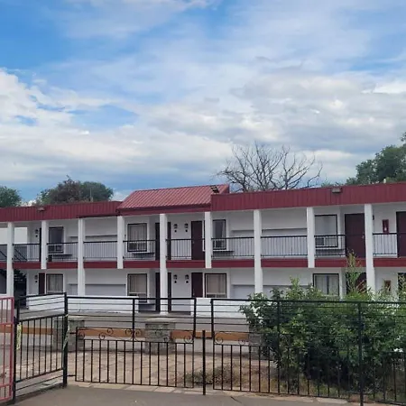 Red Arrow Inn & Suites, A Travelodge By Wyndham-2
