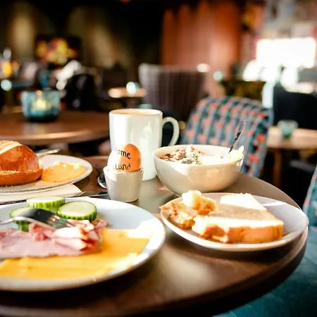Motel One Edinburgh-Princes-3