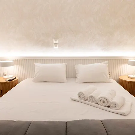 Lux Hotel 5 Mins Walk From Port Of Piraeus And Metro Station-3