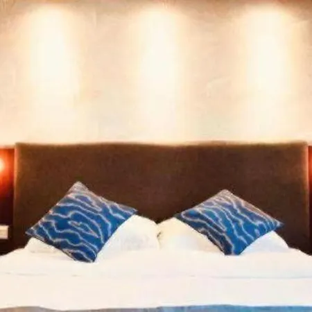 Friendship Hotel-2