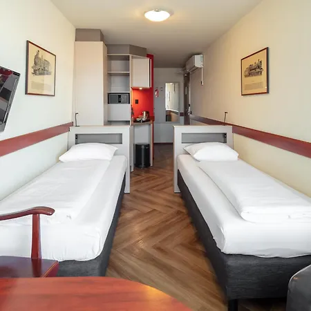 A-Train Hotel-3